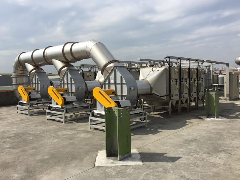 Wet electrostatic purification system